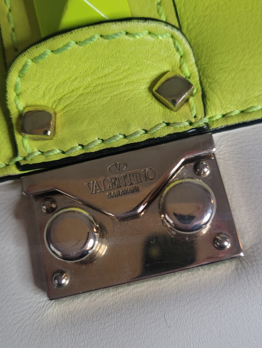 Valentino Garavani Glam Lock flap shoulder bag - Picture 11 of 15